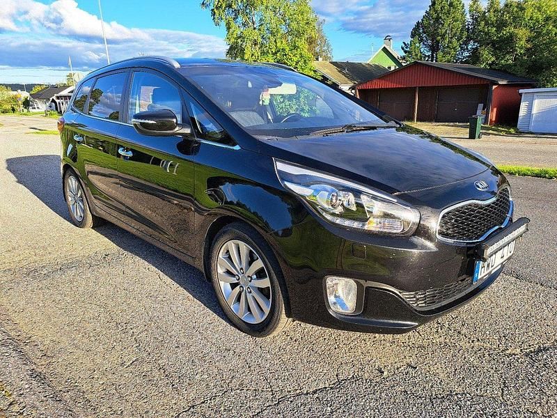 Svart Begagnad 2014 Kia Carens Minibuss | 89 000 kr (Bra pris) - Bild 1/4