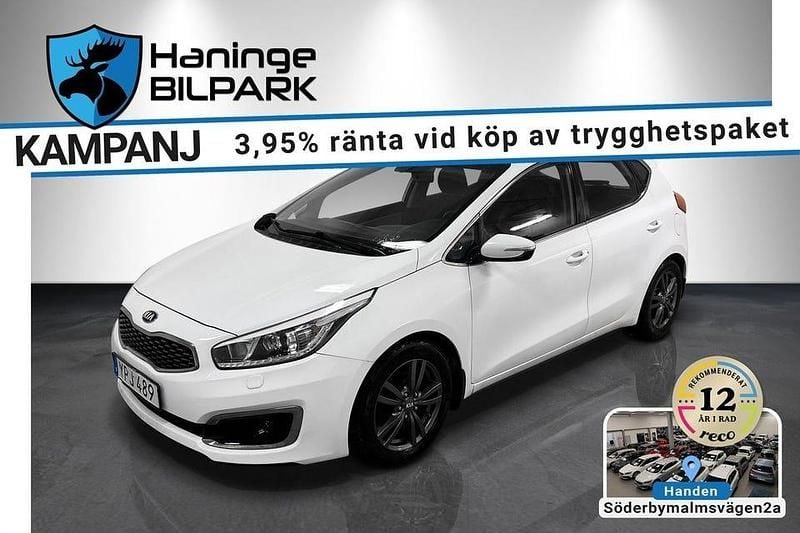 Vit Begagnad 2017 Kia Ceed Halvkombi | 89 995 kr (Bra pris) - Bild 1/2