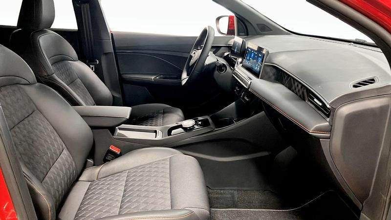 Begagnad MG MG3 Luxury 190 HK (139 kW) 2024 Röd Halvkombi