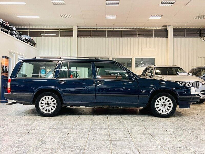 Begagnad Volvo 945 Standard 135 HK (99 kW) 1998 Mörkblå Kombi
