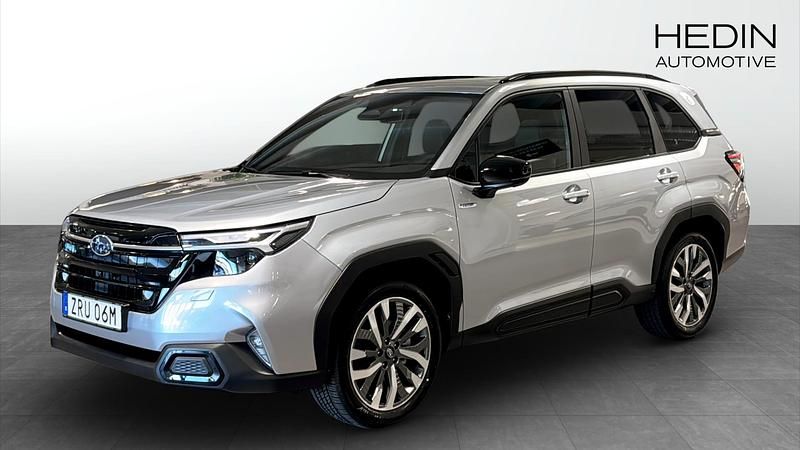 Grå (silver) Ny 2025 Subaru Forester SUV | 419 900 kr (Marknadspris) - Bild 1/4