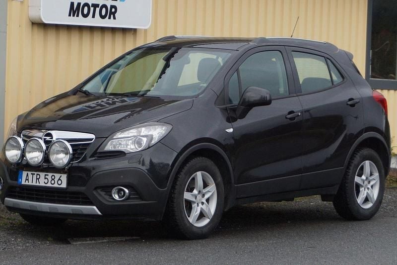 Svart Begagnad 2014 Opel Mokka SUV | 79 900 kr (Marknadspris) - Bild 1/4