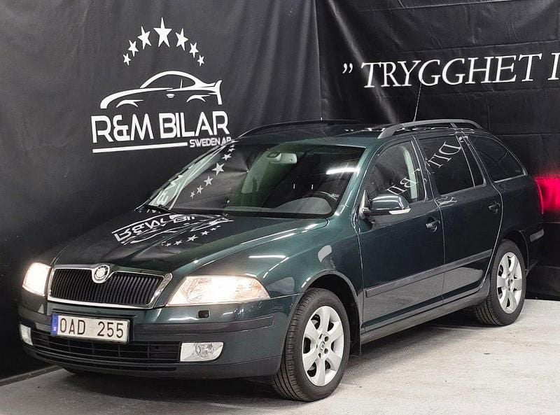 Mörkgrön Begagnad 2007 Skoda Octavia Kombi | 29 800 kr (Marknadspris) - Bild 1/4