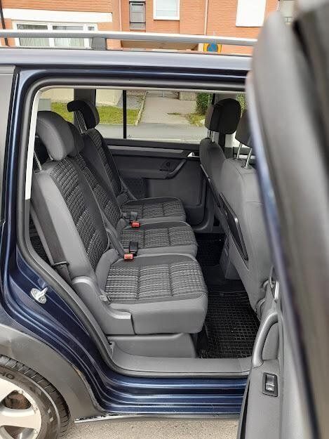 Blå Begagnad 2013 VW Touran Cross Minibuss | 65 000 kr (Superpris) - Bild 1/4