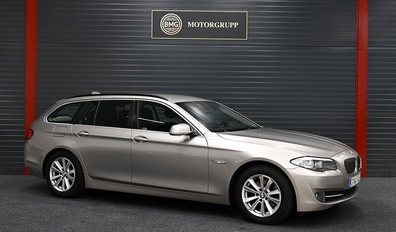 Silver Begagnad 2012 BMW 520 Kombi | 134 900 kr (Marknadspris) - Bild 1/4