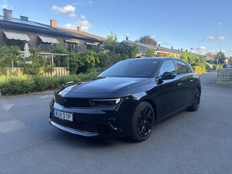 Svart Begagnad 2022 Opel Astra GS Line Halvkombi | 278 800 kr (Superpris) - Bild 1/4