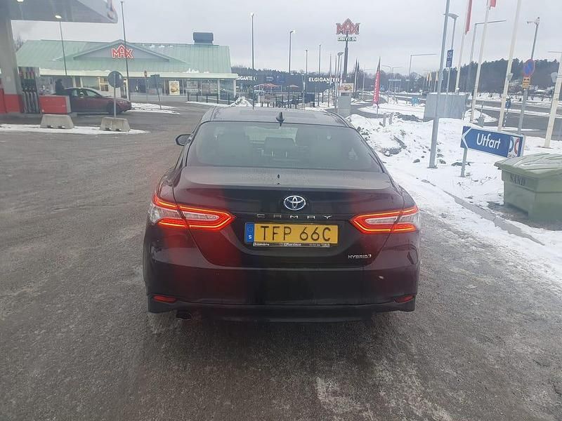 Begagnad Toyota Camry Hybrid 218 HK (160 kW) 2019
