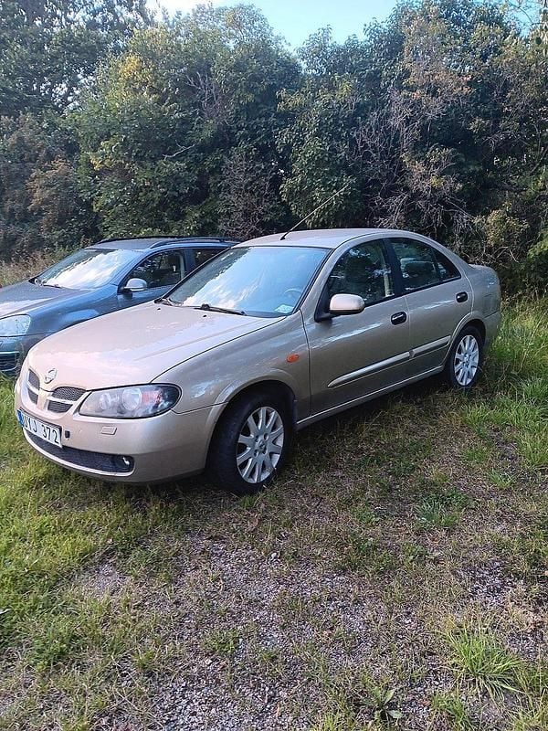 Ljusgul Begagnad 2004 Nissan Almera Sedan | 9 900 kr (Bra pris) - Bild 1/4