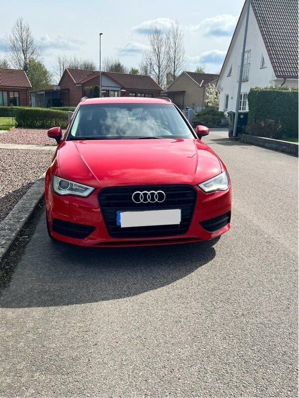 Röd Begagnad 2014 Audi A3 Sportback Attraction Halvkombi | 120 000 kr (Marknadspris) - Bild 1/2