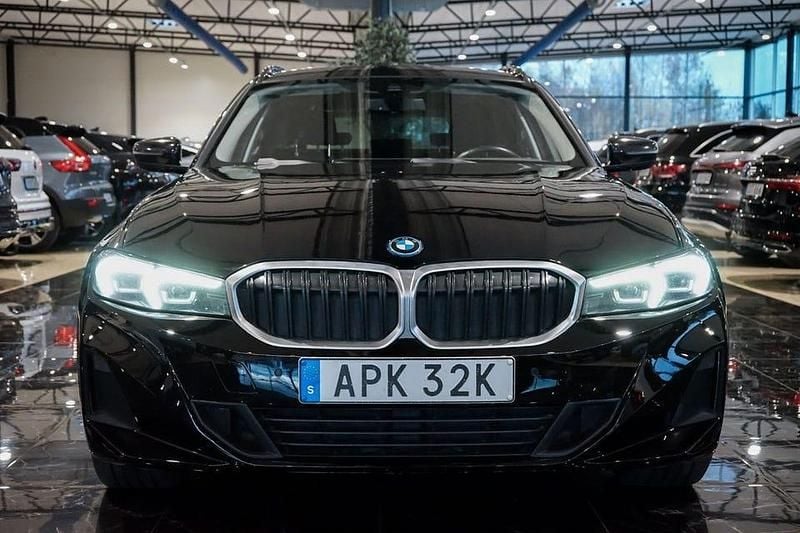 Begagnad BMW 330 292 HK (214 kW) 2023 Svart Kombi