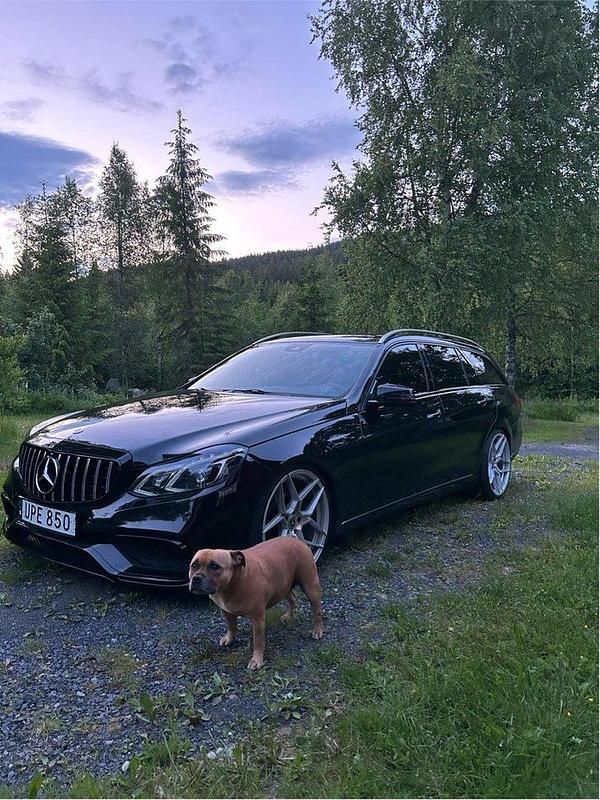 Svart Begagnad 2015 Mercedes E220 Avantgarde Kombi | 195 000 kr (Dyr) - Bild 1/4
