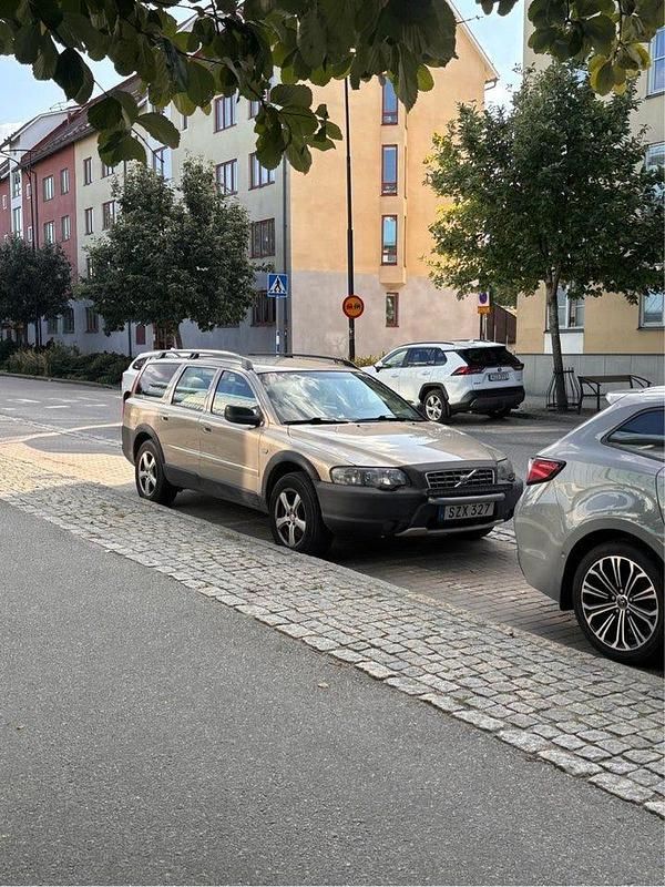 Brun Begagnad 2002 Volvo XC70 SUV | 22 500 kr (Bra pris) - Bild 1/4