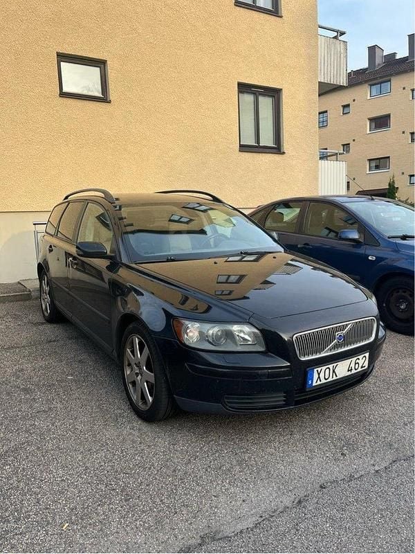 Svart Begagnad 2006 Volvo V50 Kombi | 22 000 kr (Dyr) - Bild 1/4