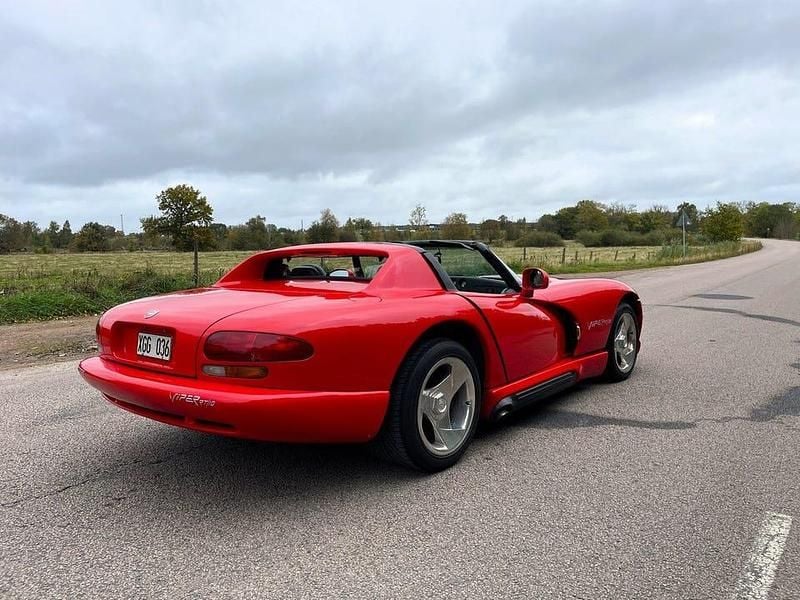 Begagnad Dodge Viper 407 HK (299 kW) 1994 Röd Cab