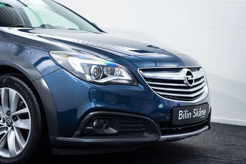 Begagnad Opel Insignia Country Tourer Business 164 HK (120 kW) 2014 Blå Kombi