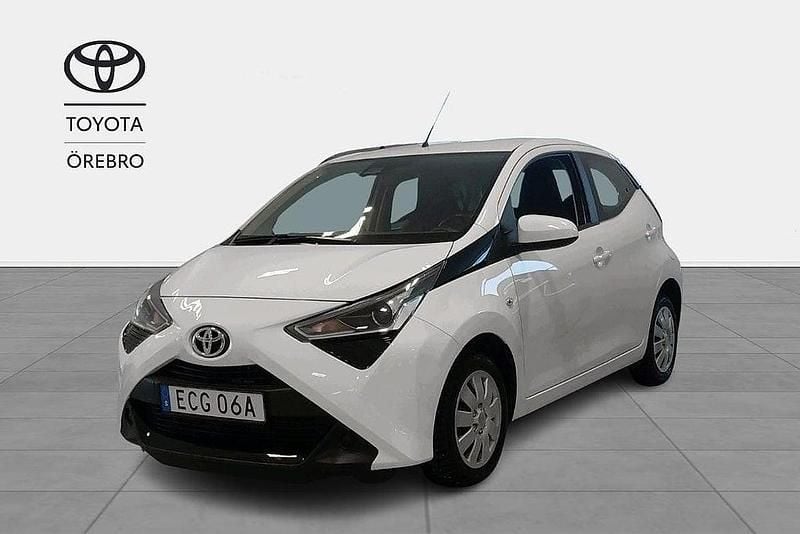 Begagnad Toyota Aygo X-play 72 HK (52 kW) 2021 Vit Halvkombi