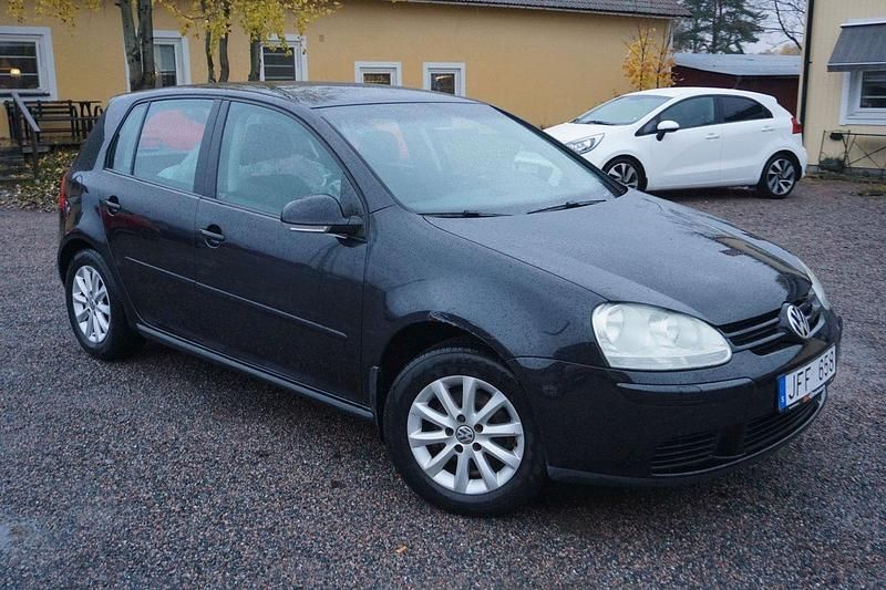 Svart Begagnad 2007 VW Golf VI Halvkombi | 49 900 kr (Marknadspris) - Bild 1/4
