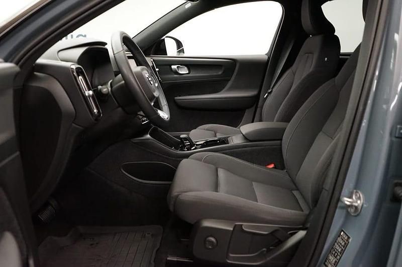 Begagnad Volvo XC40 Core 185 kW (252 HK) 2022 Grå SUV