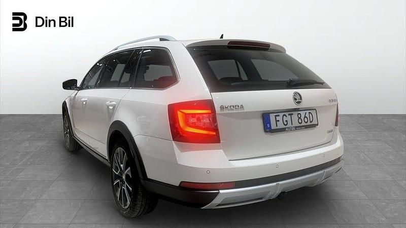 Begagnad Skoda Octavia 184 HK (135 kW) 2019 Candy white Kombi
