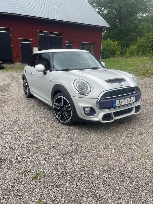 Silver Begagnad 2017 Mini Cooper SD Halvkombi | 205 000 kr - Bild 1/4