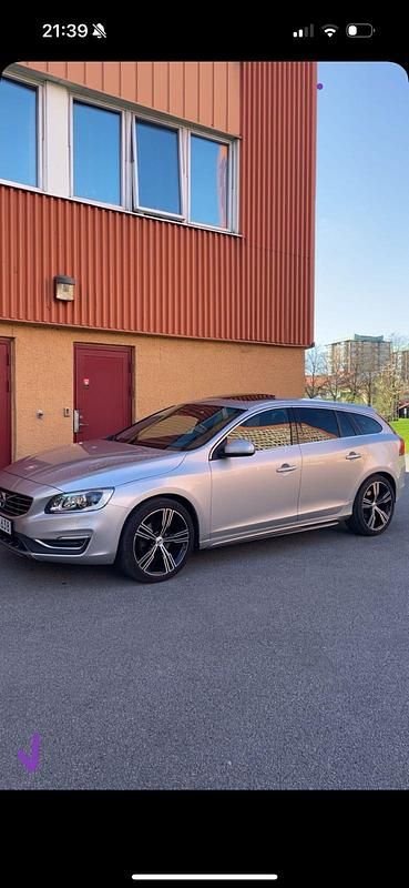 Silver grey Begagnad 2016 Volvo V60 Kombi | 140 000 kr (Lite dyr) - Bild 1/4