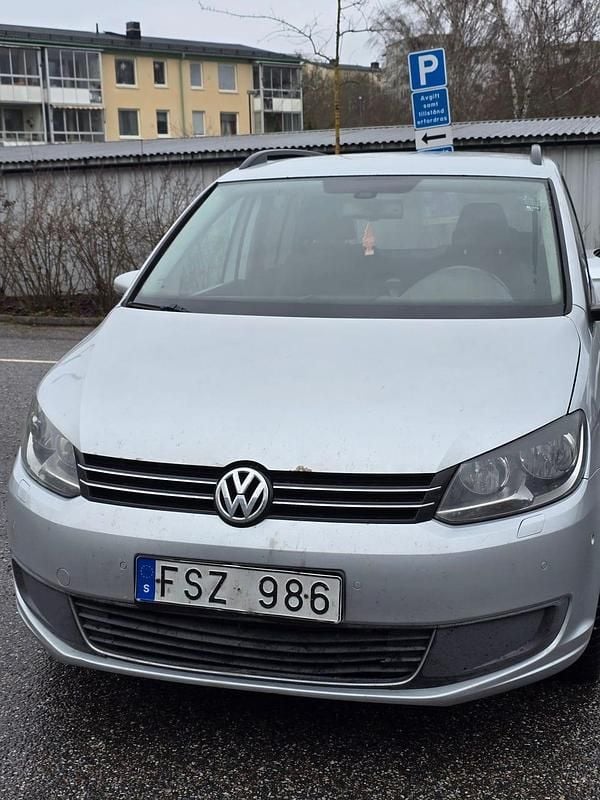 Begagnad 2011 VW Touran Minibuss | 70 000 kr (Marknadspris) - Bild 1/4