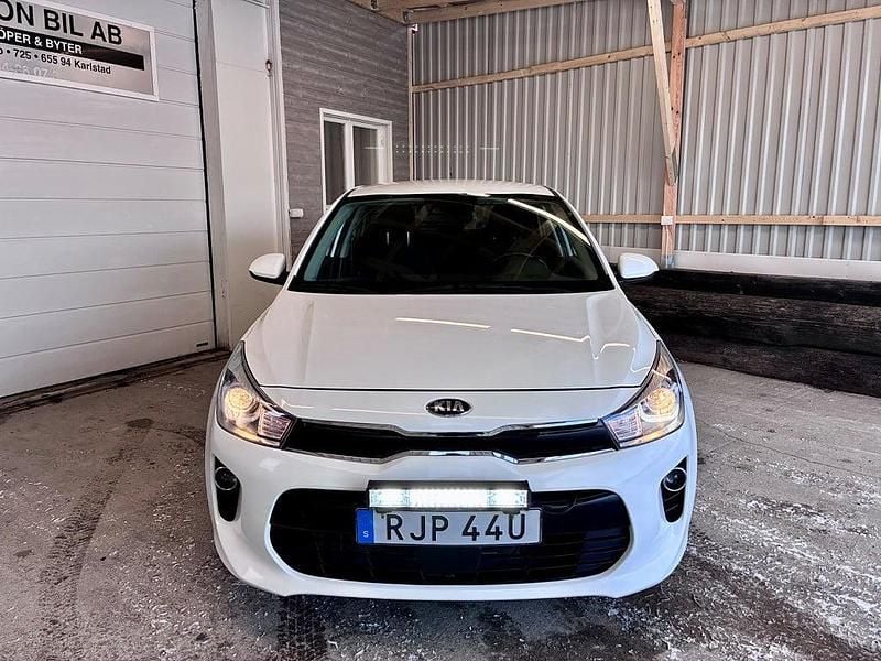 Begagnad Kia Rio 120 HK (88 kW) 2019 Vit Halvkombi