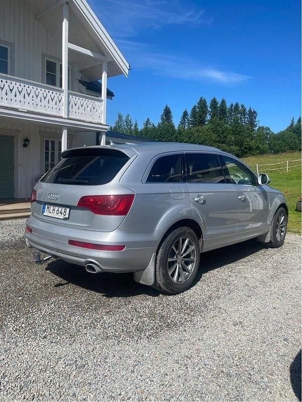 Silver Begagnad 2014 Audi Q7 Design SUV | 130 000 kr (Bra pris) - Bild 1/3