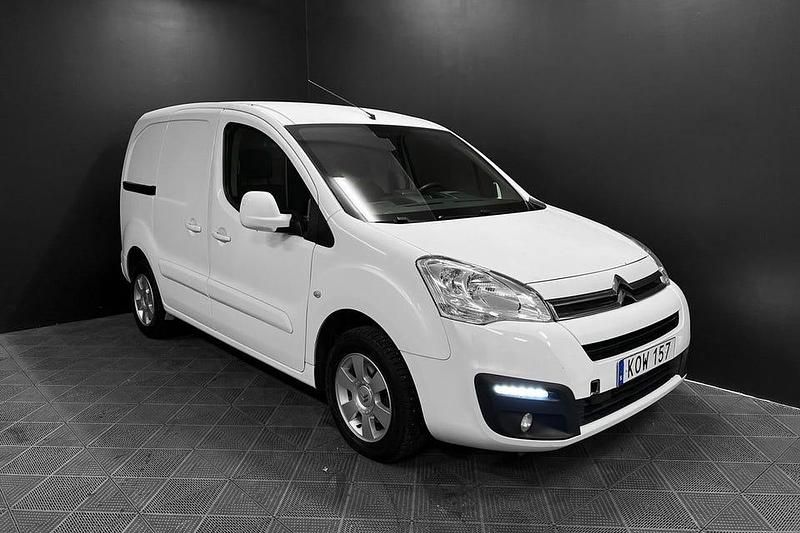 Vit Begagnad 2018 Citroën Berlingo Van | 74 700 kr (Marknadspris) - Bild 1/4