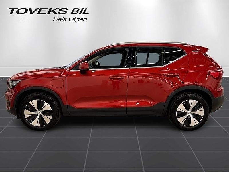 Begagnad Volvo XC40 Momentum 129 HK (94 kW) 2022 Röd SUV