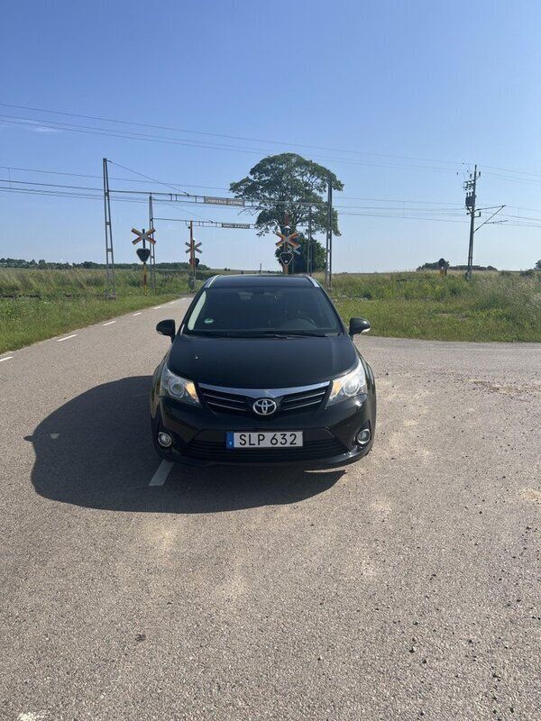 Svart Begagnad 2014 Toyota Avensis Edition Kombi | 116 000 kr (Marknadspris) - Bild 1/4