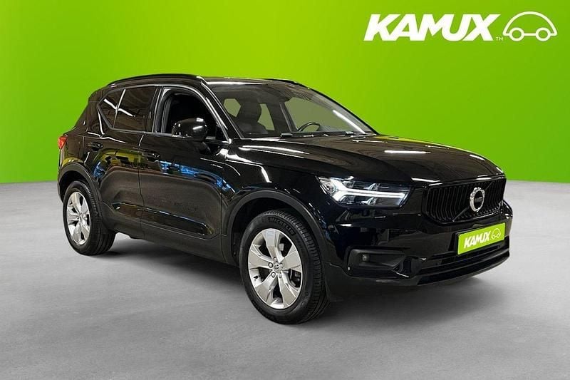 Svart Begagnad 2019 Volvo XC40 Momentum SUV | 289 500 kr (Marknadspris) - Bild 1/4
