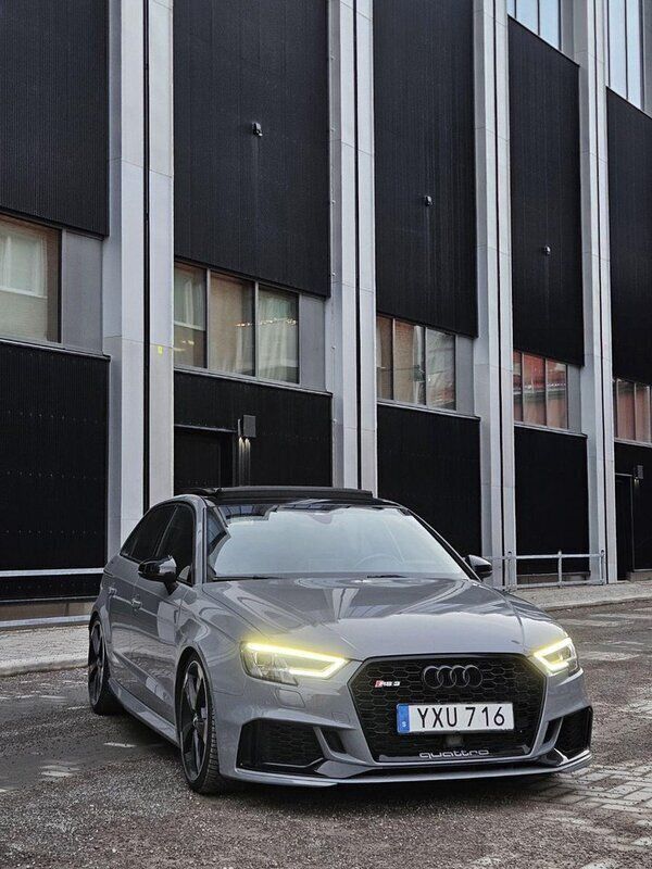 Grå Begagnad 2018 Audi RS3 Sportback Competition Halvkombi | 525 000 kr - Bild 1/4