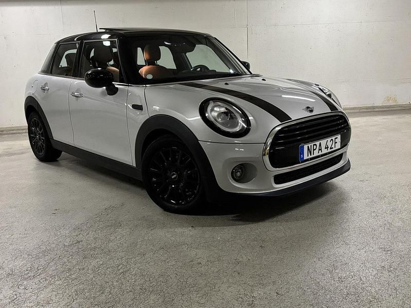 Silver Begagnad 2021 Mini Cooper Halvkombi | 249 000 kr (Dyr) - Bild 1/4