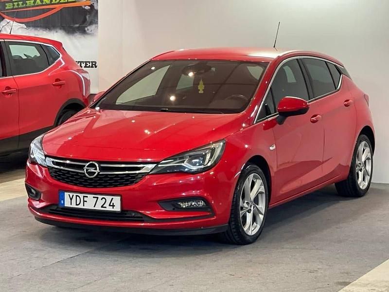 Röd Begagnad 2016 Opel Astra Dynamic Halvkombi | 84 900 kr (Marknadspris) - Bild 1/4
