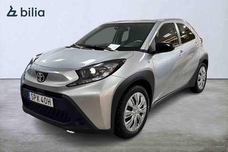 Silver Begagnad 2024 Toyota Aygo X SUV | 169 900 kr (Marknadspris) - Bild 1/1
