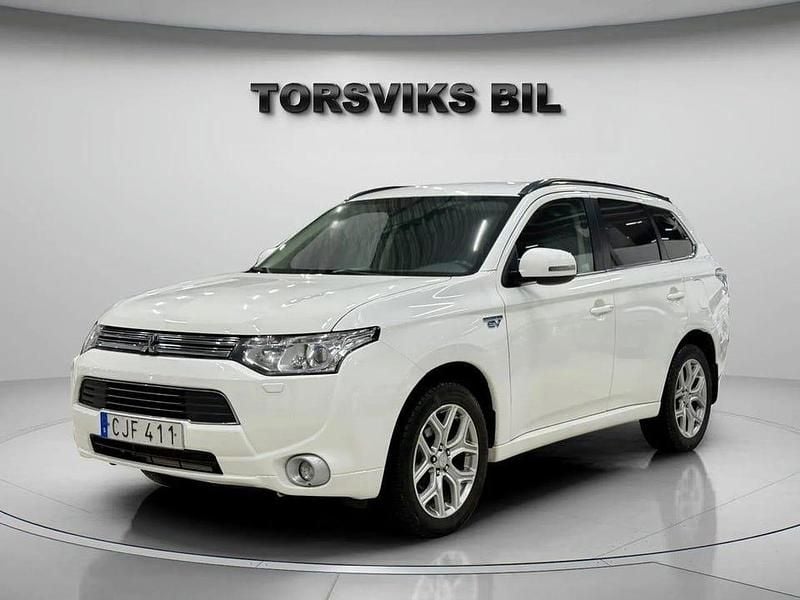 Begagnad Mitsubishi Outlander 203 HK (149 kW) 2014 Vit SUV