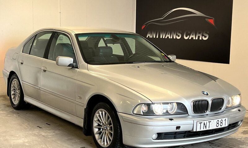 Silver Begagnad 2003 BMW 520 Sedan | 32 900 kr (Bra pris) - Bild 1/4