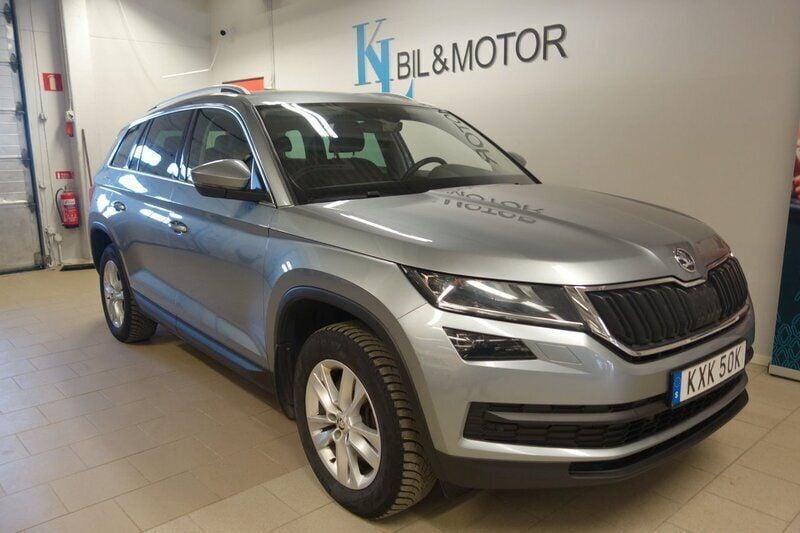 Grå (business grå metallic) Begagnad 2021 Skoda Kodiaq Business Line SUV | 279 900 kr (Marknadspris) - Bild 1/4
