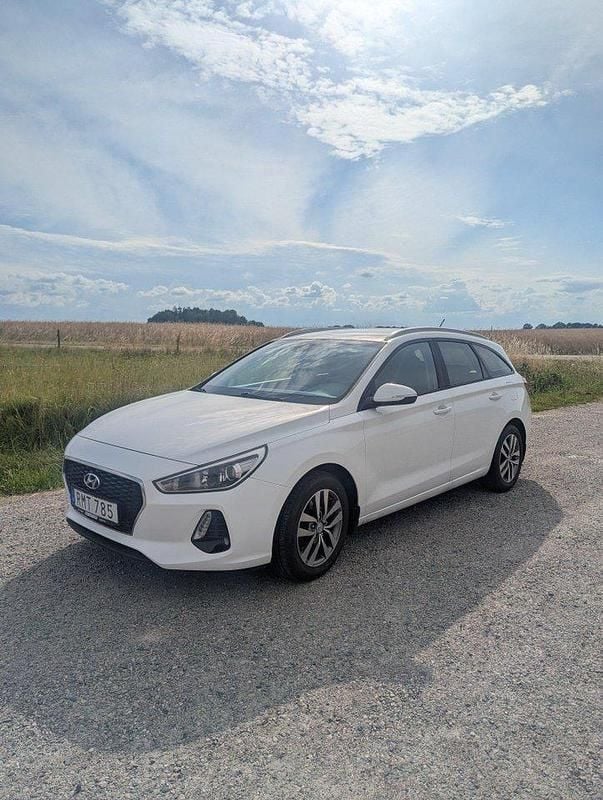 Vit Begagnad 2018 Hyundai i30 Kombi | 124 000 kr (Lite dyr) - Bild 1/4