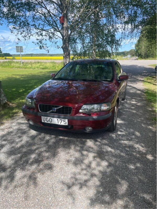 Röd Begagnad 2004 Volvo S60 Business Edition Sedan | 22 000 kr (Bra pris) - Bild 1/1