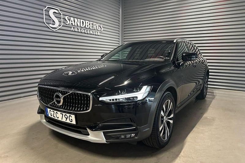 Svart Begagnad 2019 Volvo V90 CC Momentum Kombi | 279 500 kr (Marknadspris) - Bild 1/4
