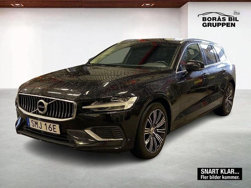 Svart Begagnad 2021 Volvo V60 Inscription Kombi | 289 000 kr (Marknadspris) - Bild 1/3