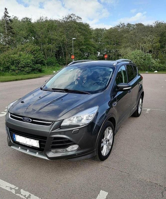 Grå Begagnad 2016 Ford Kuga Titanium SUV | 115 000 kr (Bra pris) - Bild 1/4
