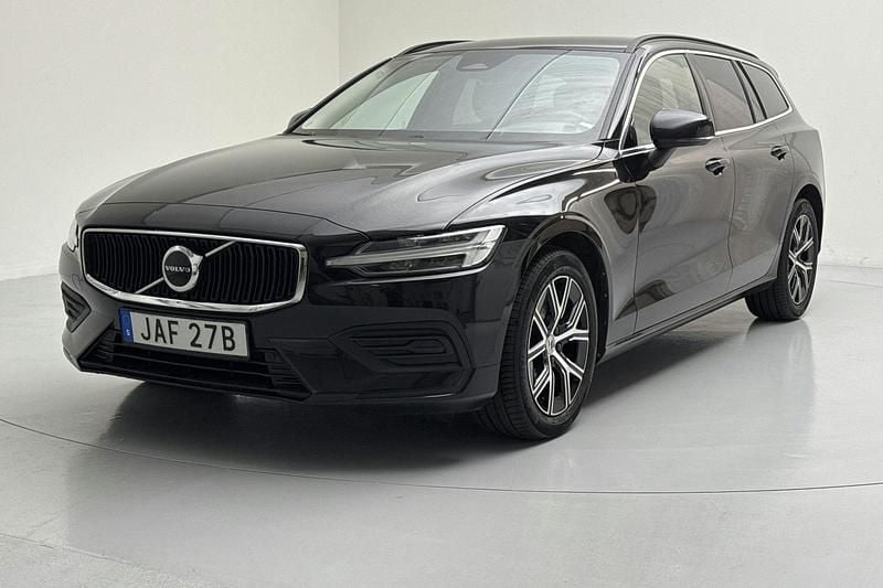 Svart Begagnad 2023 Volvo V60 Core Kombi | 279 000 kr (Marknadspris) - Bild 1/4