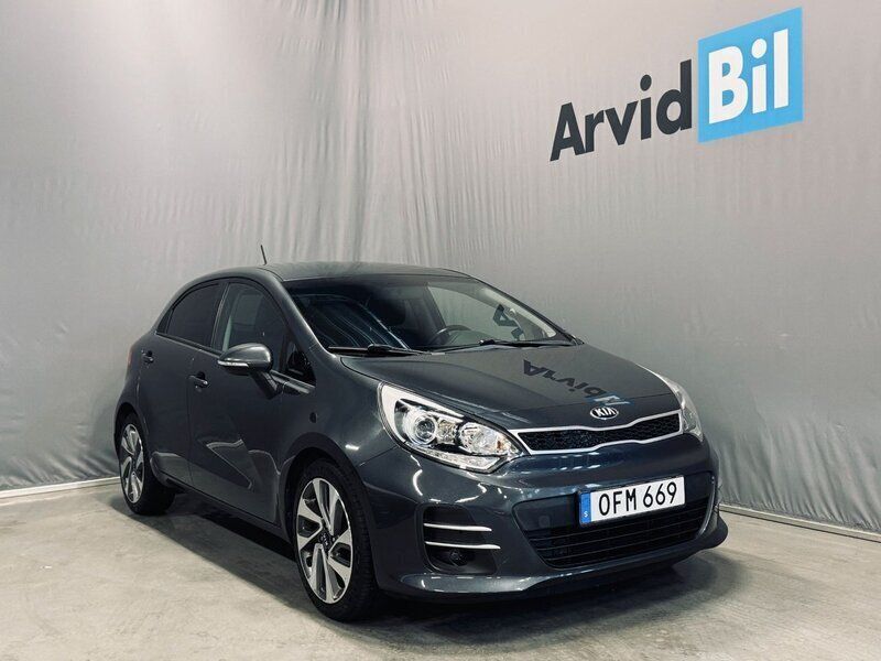 Grå Begagnad 2016 Kia Rio Halvkombi | 94 800 kr (Marknadspris) - Bild 1/3