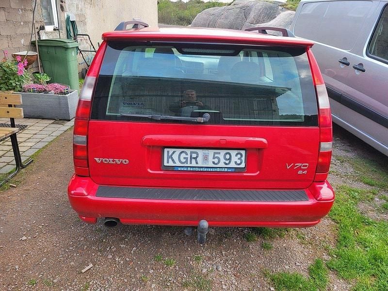 Röd Begagnad 2000 Volvo V70 Kombi | 18 000 kr (Marknadspris) - Bild 1/3