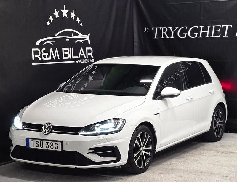 Vit Begagnad 2020 VW Golf VII R-line Halvkombi | 209 800 kr (Marknadspris) - Bild 1/4