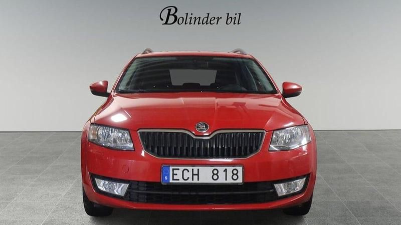Begagnad Skoda Octavia Ambition 105 HK (77 kW) 2013 Röd Halvkombi