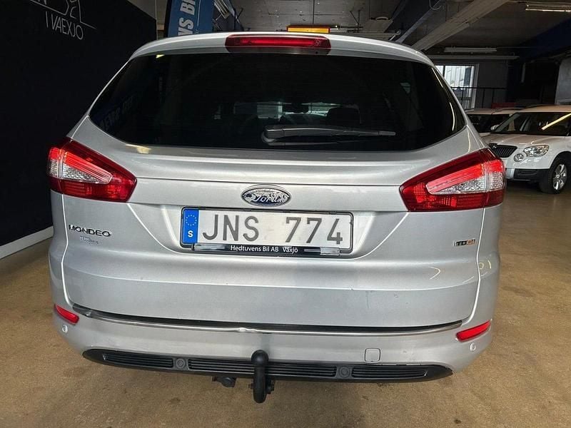 Begagnad Ford Mondeo Titanium 141 HK (103 kW) 2010 Grå Kombi